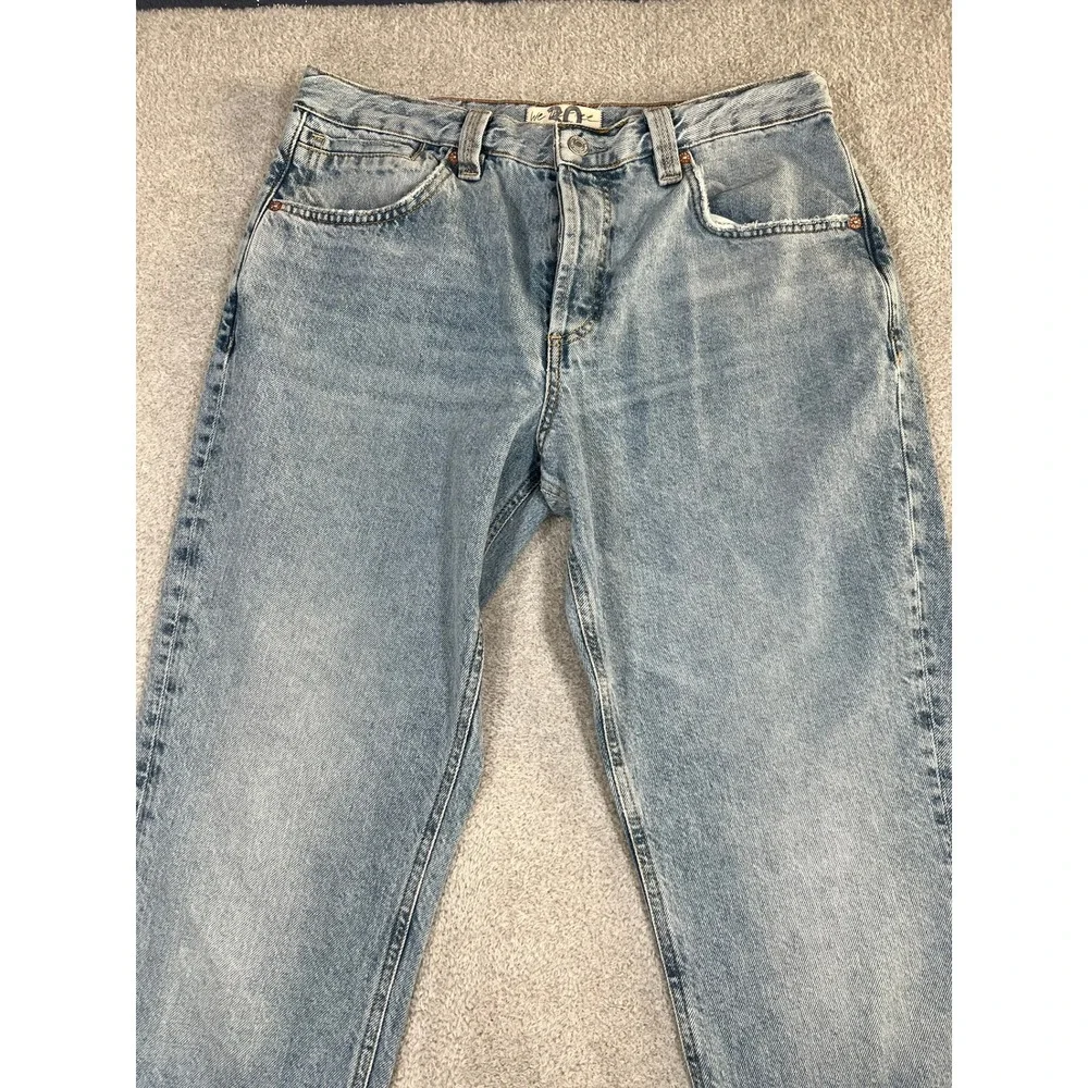 We The Free Curvy Siren Low Rise Straight Leg Jeans Light Wash Blue‎ Size 30